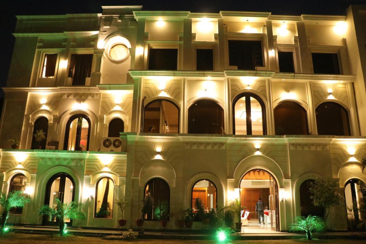 Hotel Pushap Palace Patiāla Exterior foto