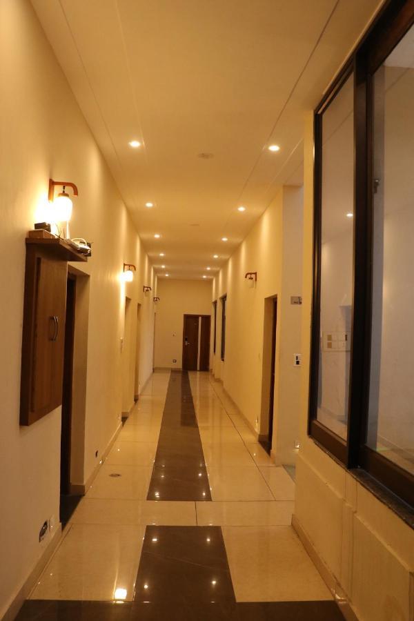 Hotel Pushap Palace Patiāla Exterior foto